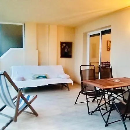 Sunny Beach Flat شقة *